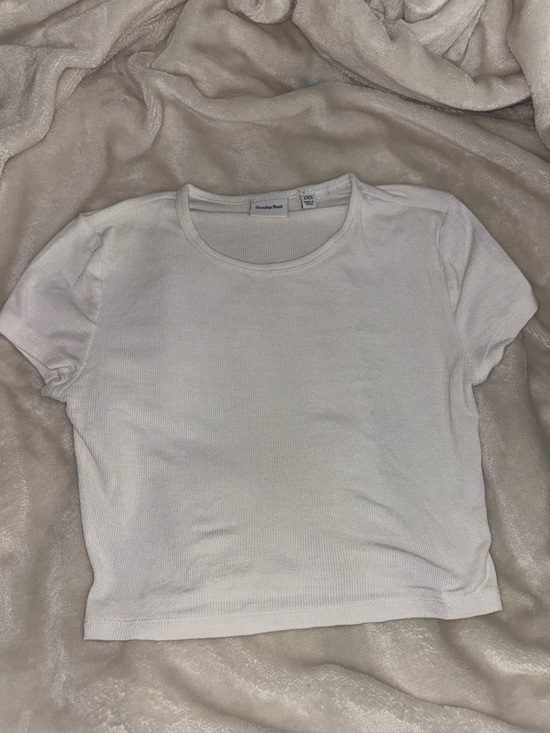 Aritzia Tops - Sunday best top